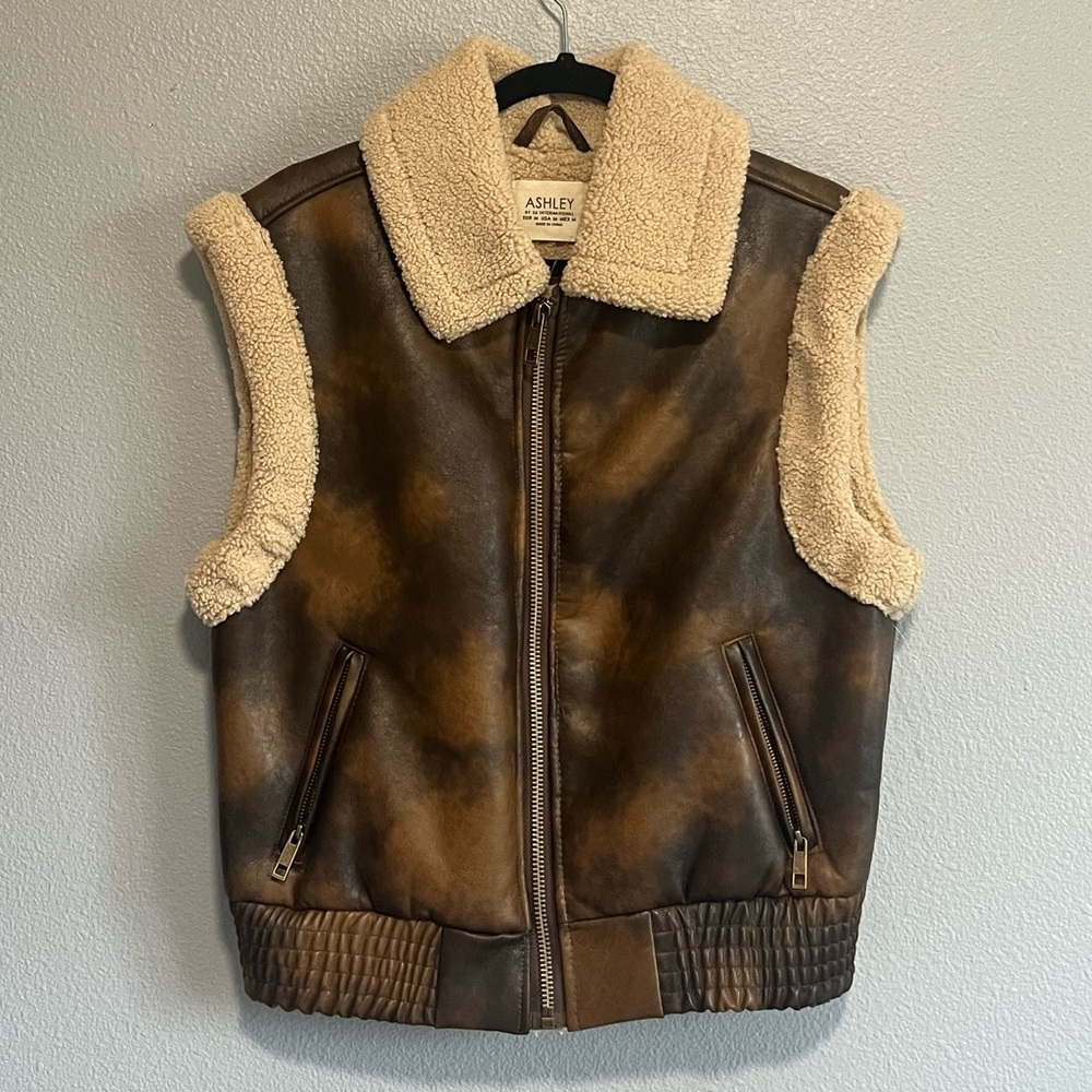 NWT Boot Barn Ashley Faux Leather Sherpa Vest